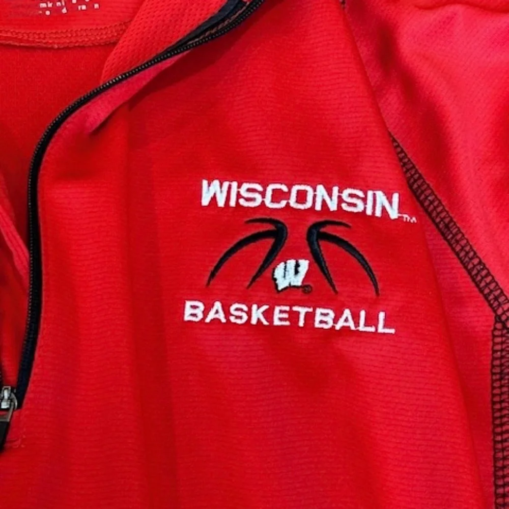 Wisconsin Badgers Quarter Zip Pullover - Men’s Size Large - Picture 4 of 8